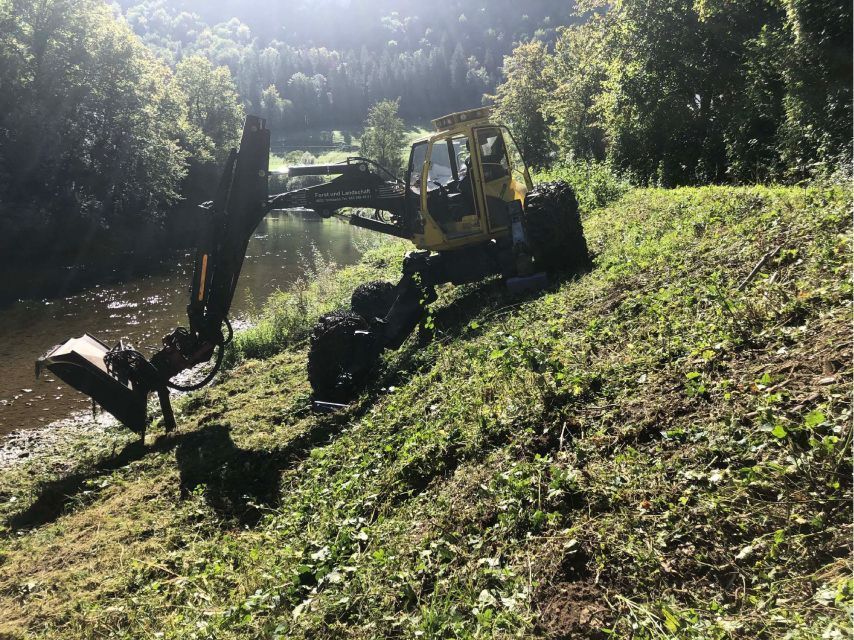 Erdarbeiten am Flussufer