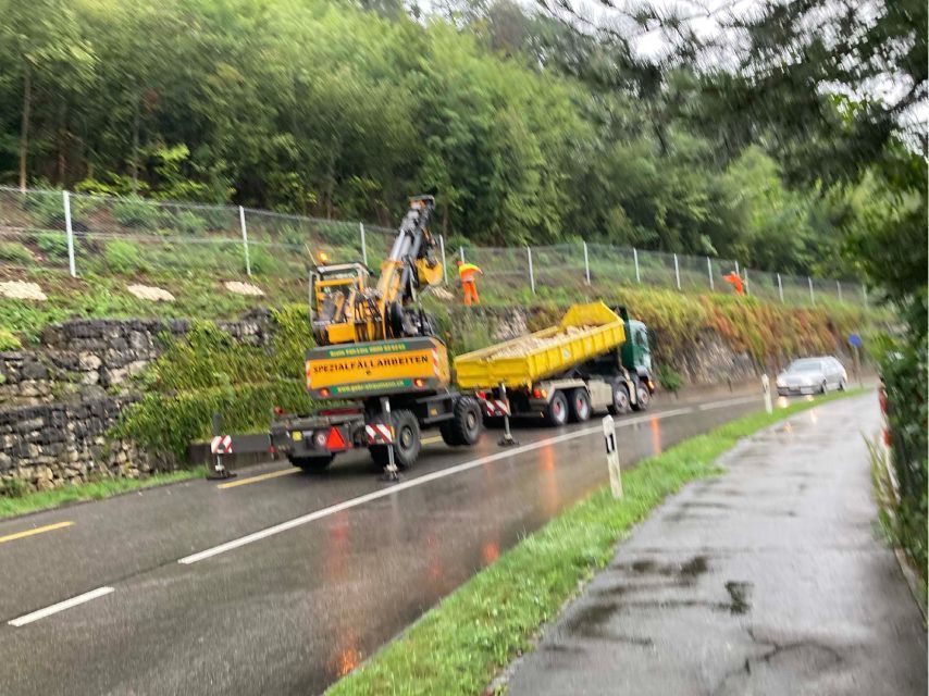 Hangarbeiten auf der Strasse