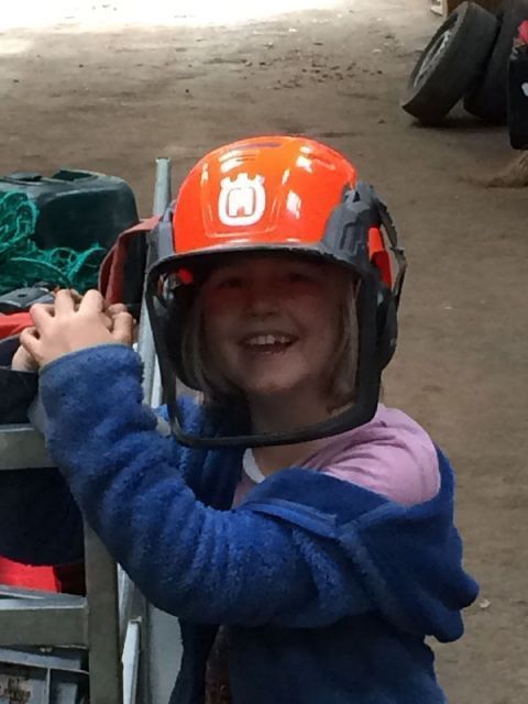 Mädchen auf der Baustelle