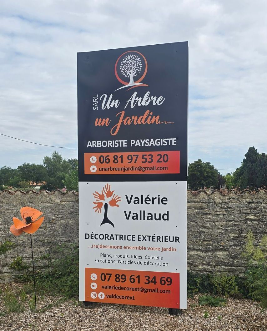 Une pancarte d'Un Arbre Un Jardin.