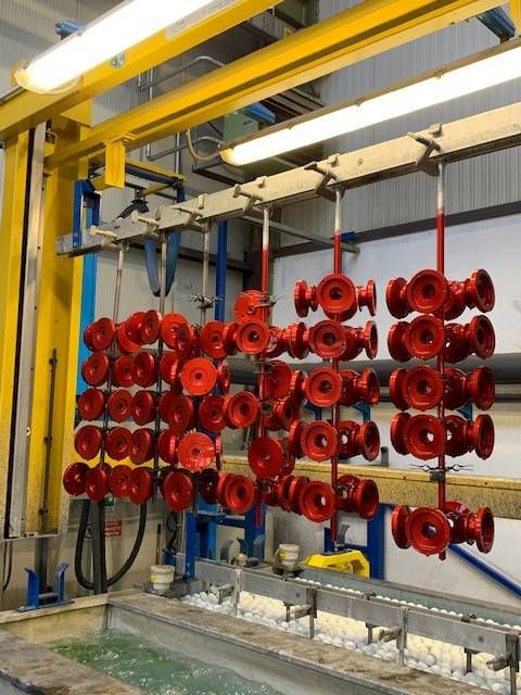 anodizzazione su componenti in metallo