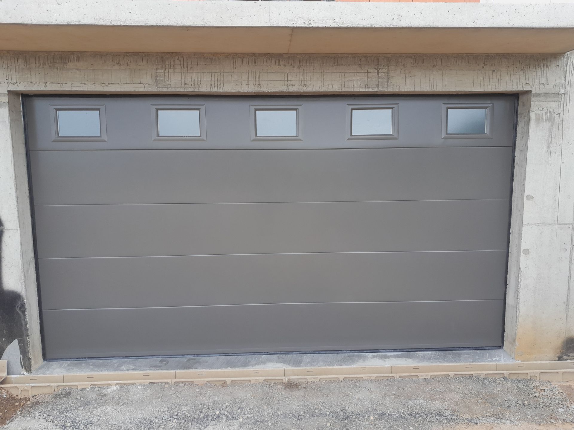 Une porte sectionnelle