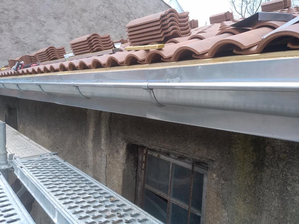 Une gouttière en aluminium