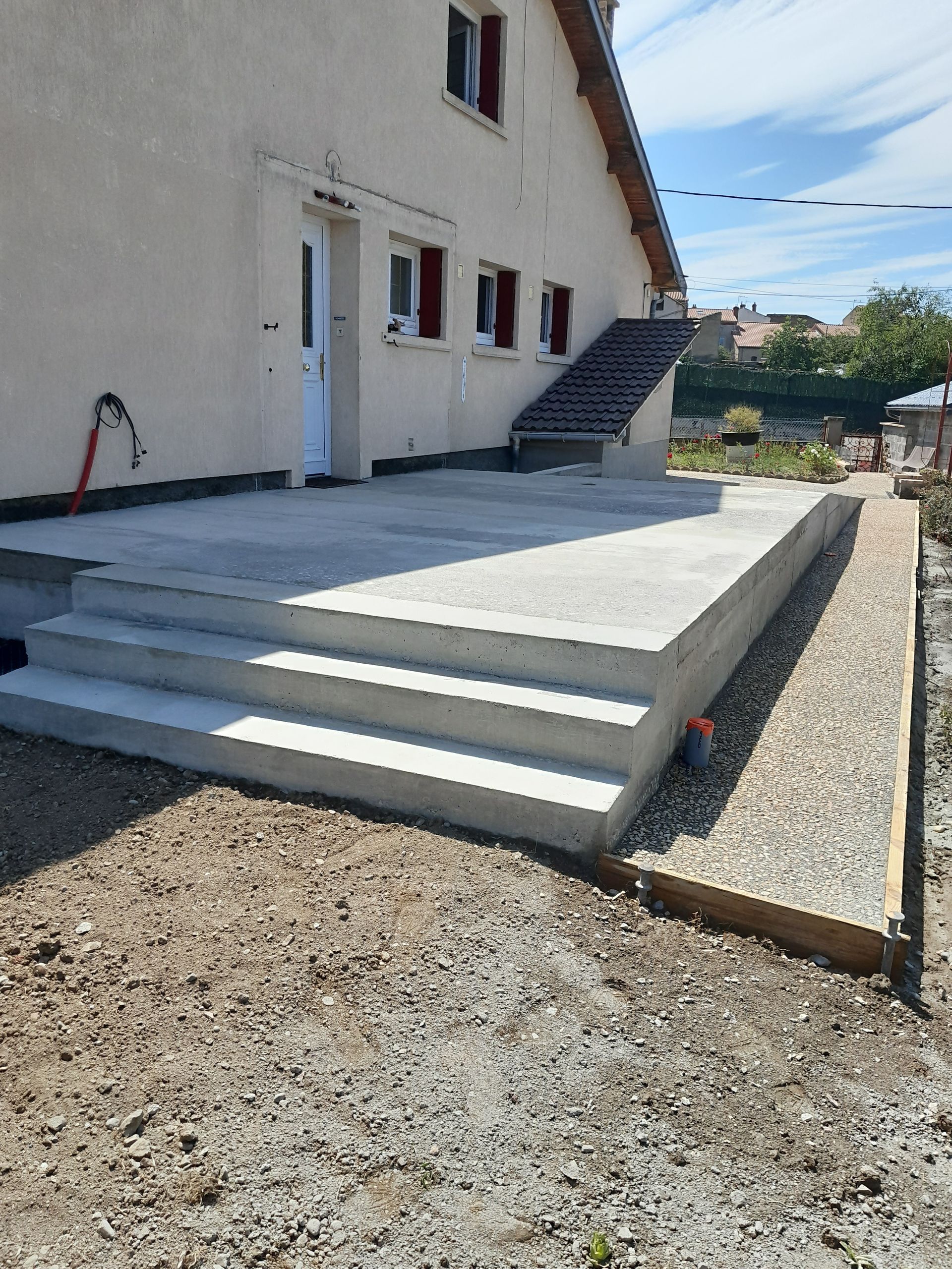 Une terrasse bétonnée