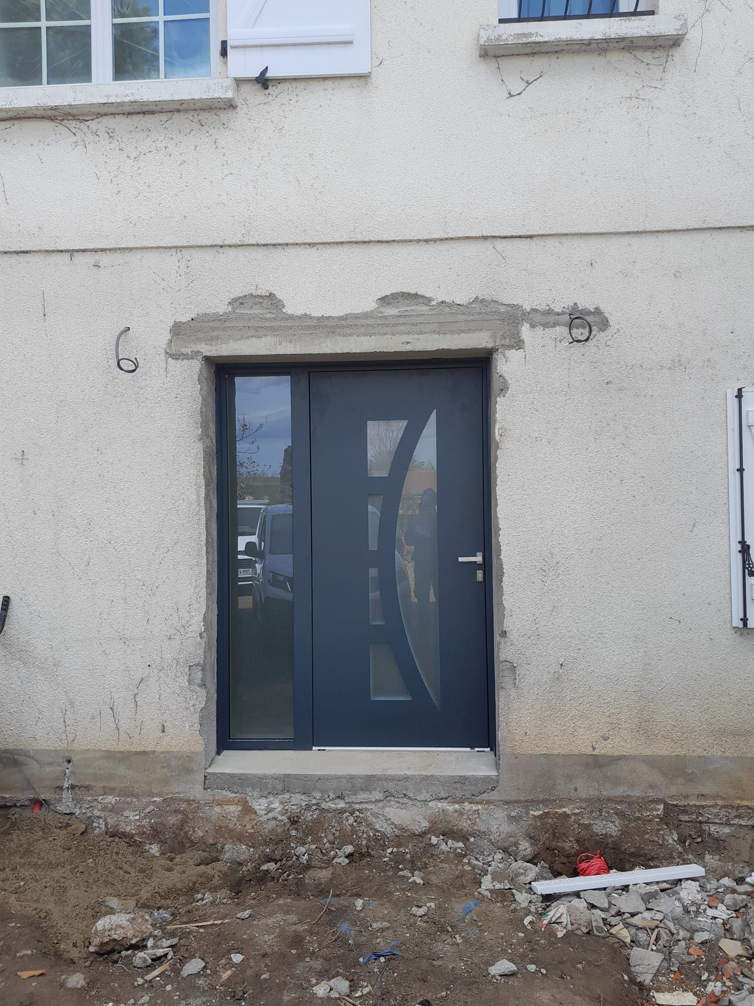 Une porte vitrée en aluminium