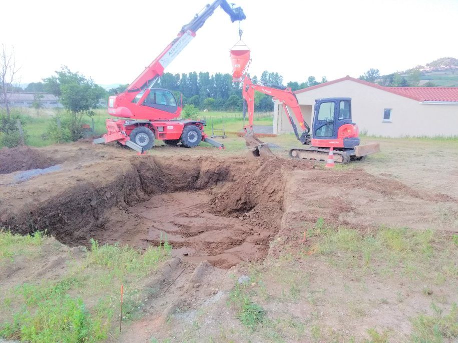 Une grue et une minipelle