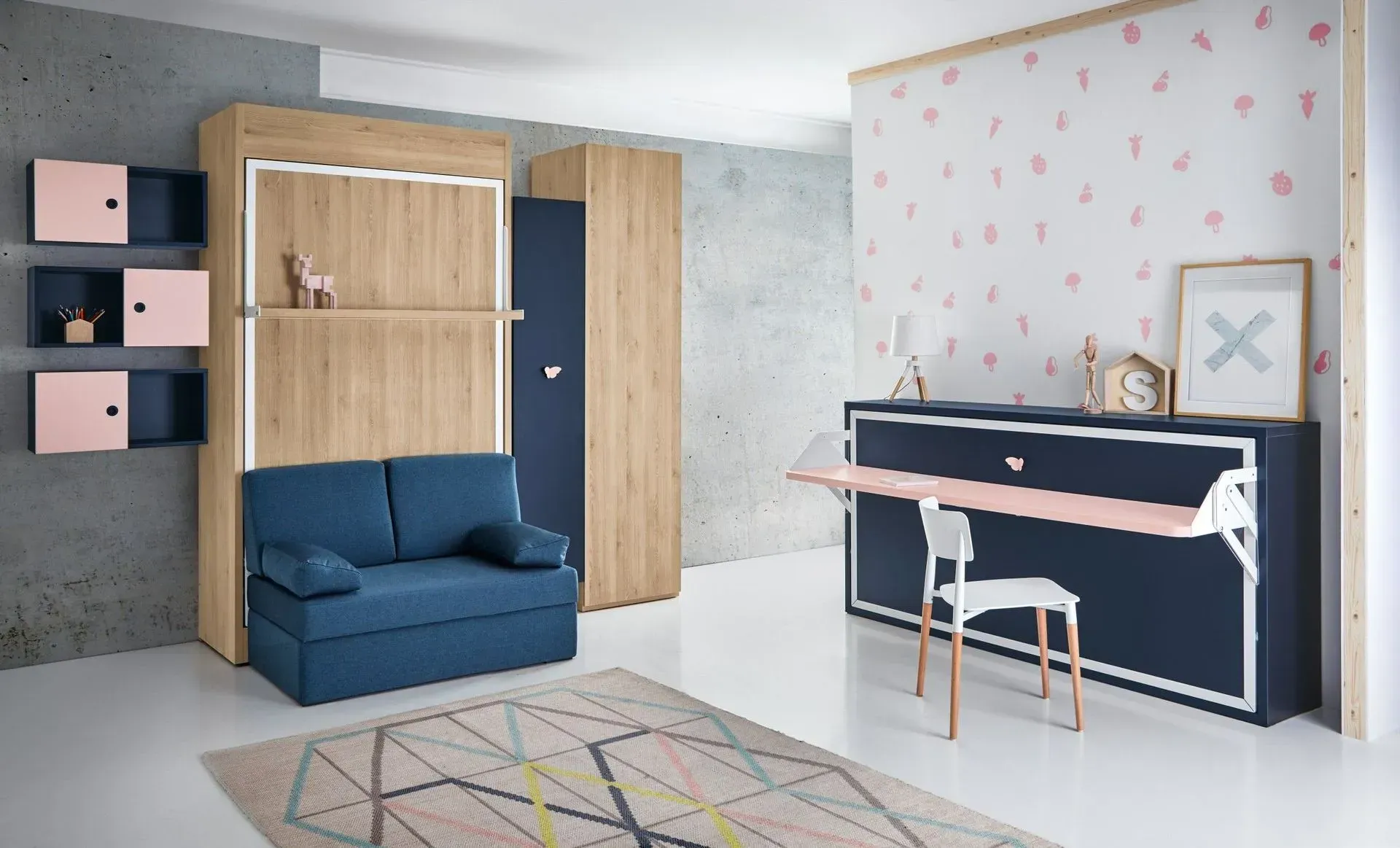 Un espacio de estar moderno con muebles plegables y armarios de almacenamiento.