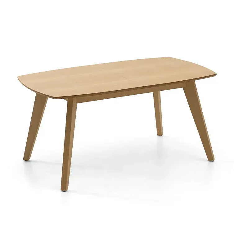 Una mesa de centro de madera con tres patas sobre un fondo blanco.