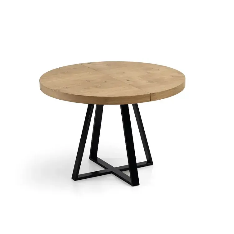 Una mesa redonda de madera con una base de metal negro sobre un fondo blanco.