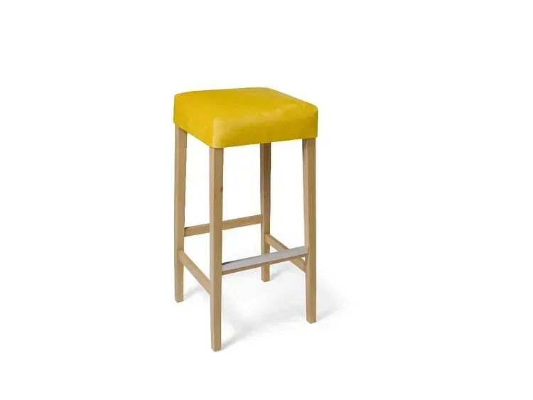 Un taburete de bar amarillo con patas de madera sobre un fondo blanco.