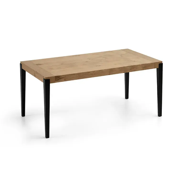 Una mesa de madera con patas negras sobre un fondo blanco.
