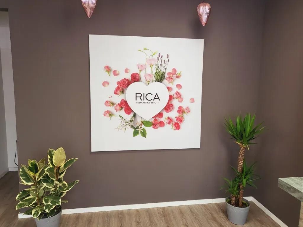 Ein Bild von einem Herzen mit dem Wort Rica darauf