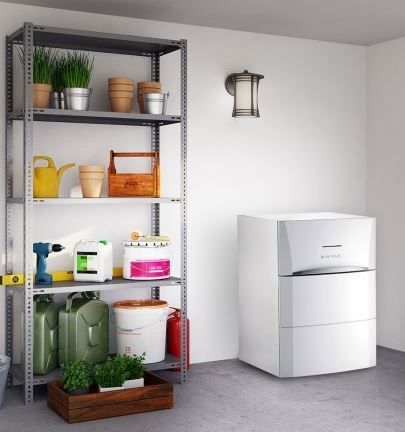 PAC eau/eau à côté d'une étagère