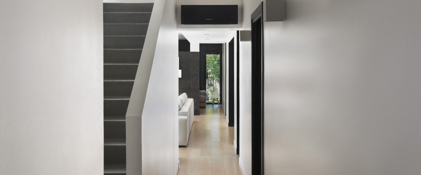 Climatiseur : une unité interne au plafond