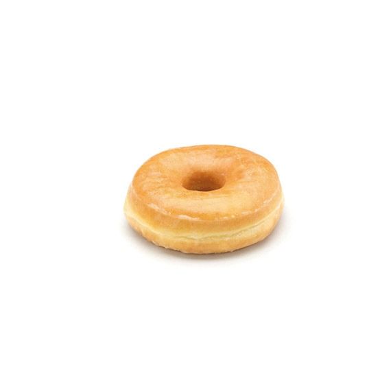 Un donut glaseado con un agujero en el medio sobre un fondo blanco.