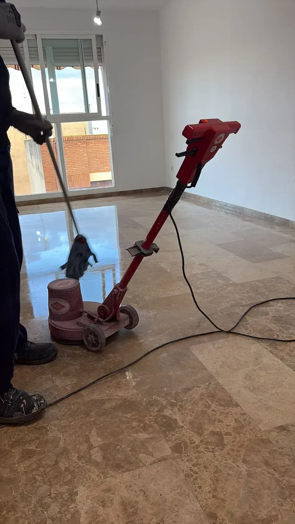 Limpieza y abrillatado de suelos profesional