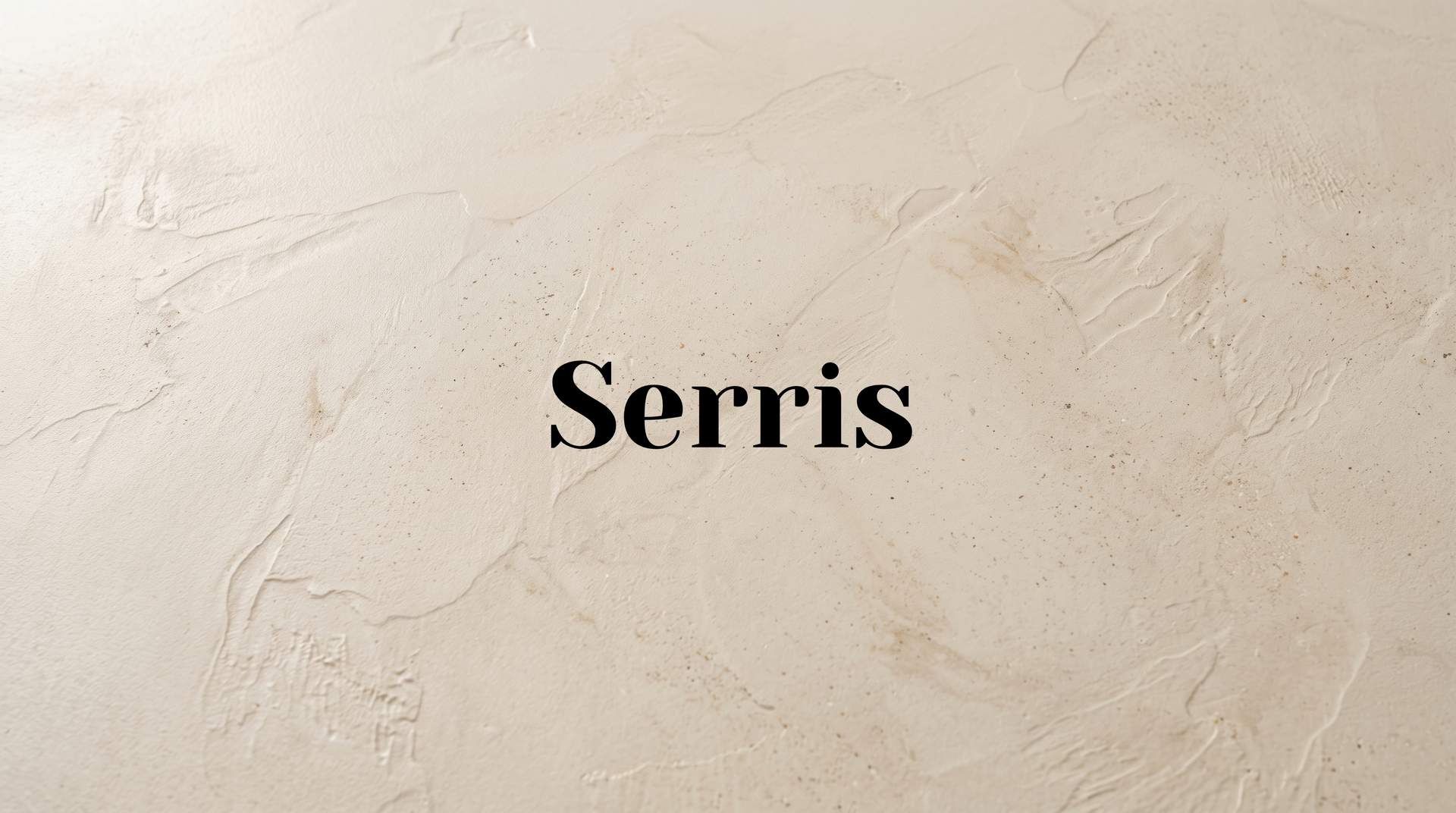 Texte noir à empattements indiquant Serris sur un fond beige texturé