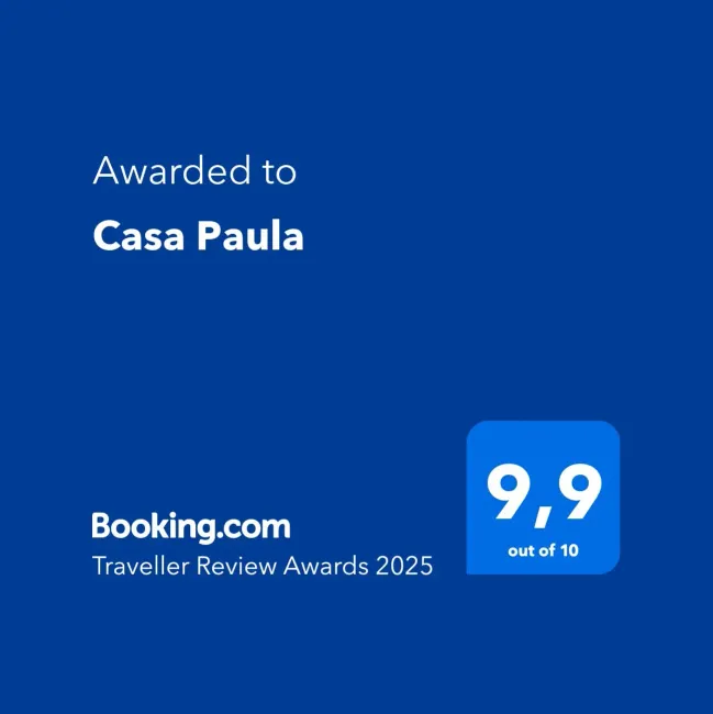 Casa Paula recibe el premio Booking.com Traveller Review Awards 2025, la insignia azul y una puntuación de 9,9/10.