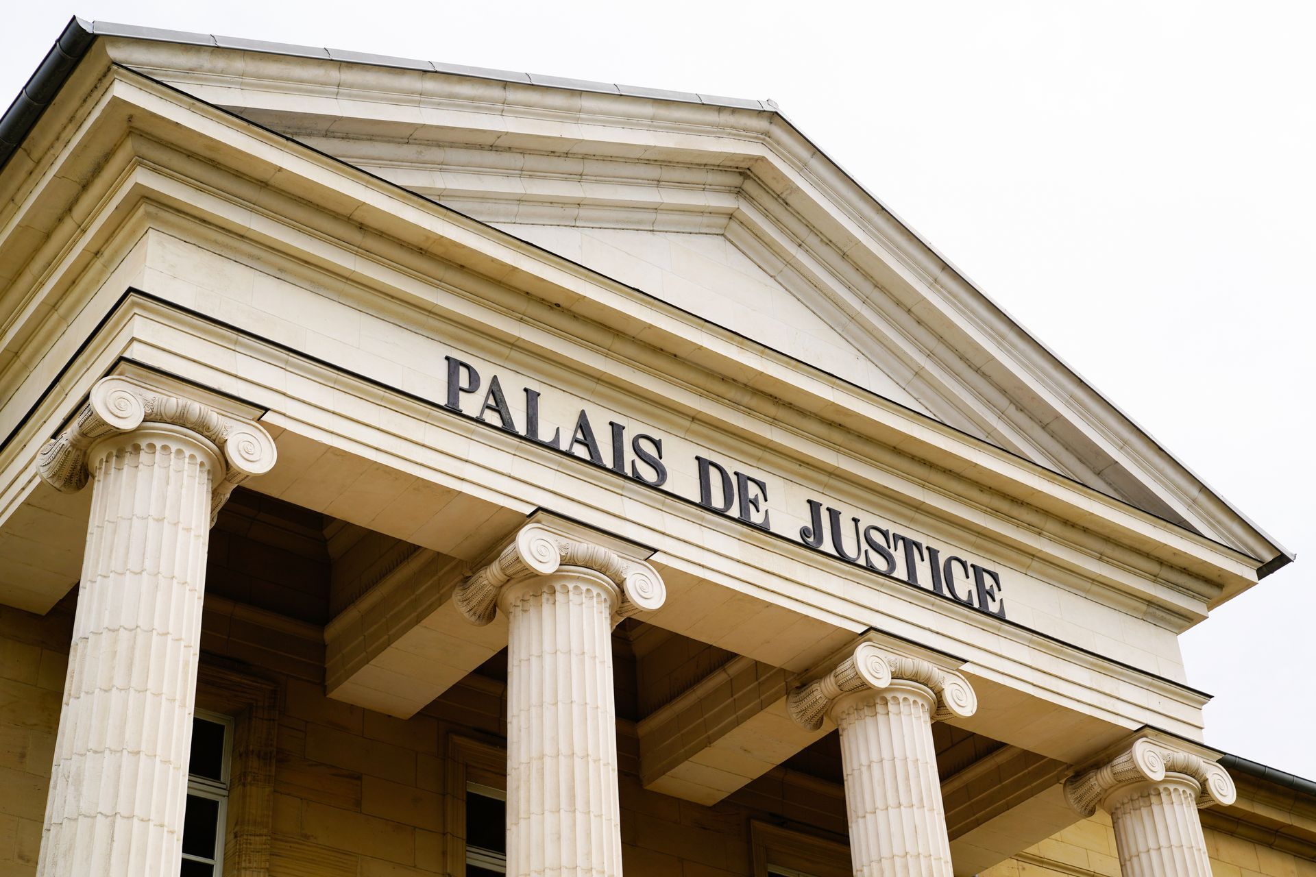Façade de palais de justice