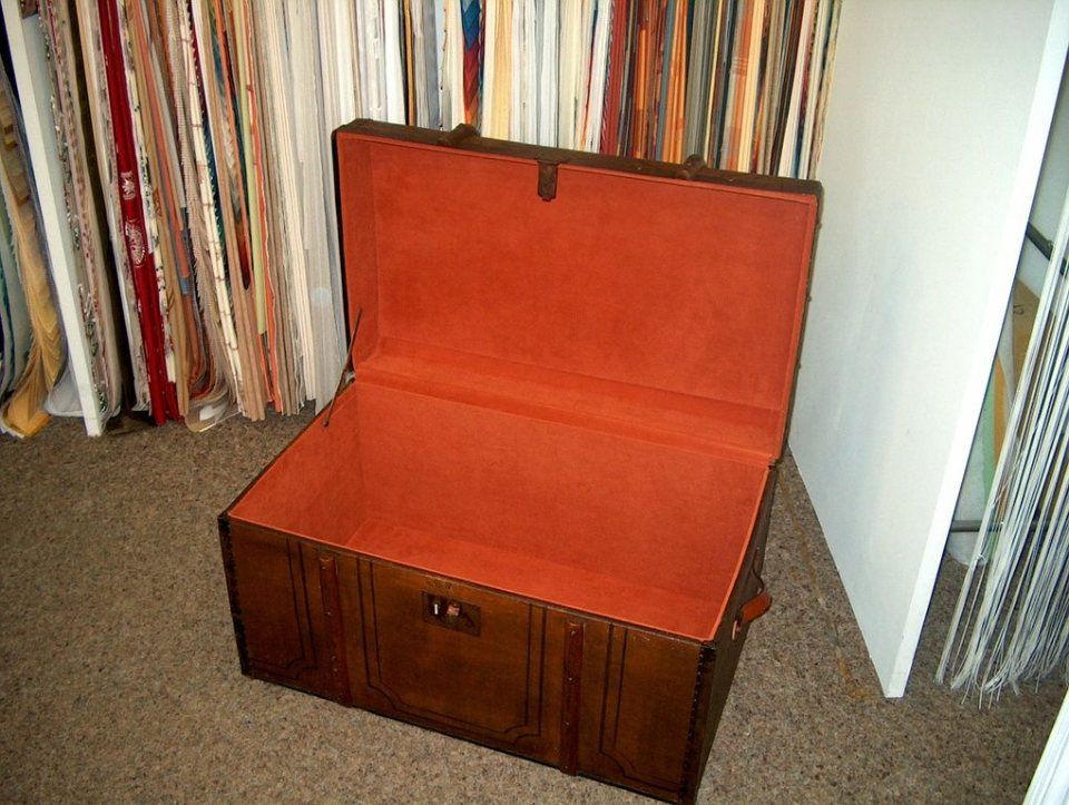 Stoff in Kiste von Rolf Camichel