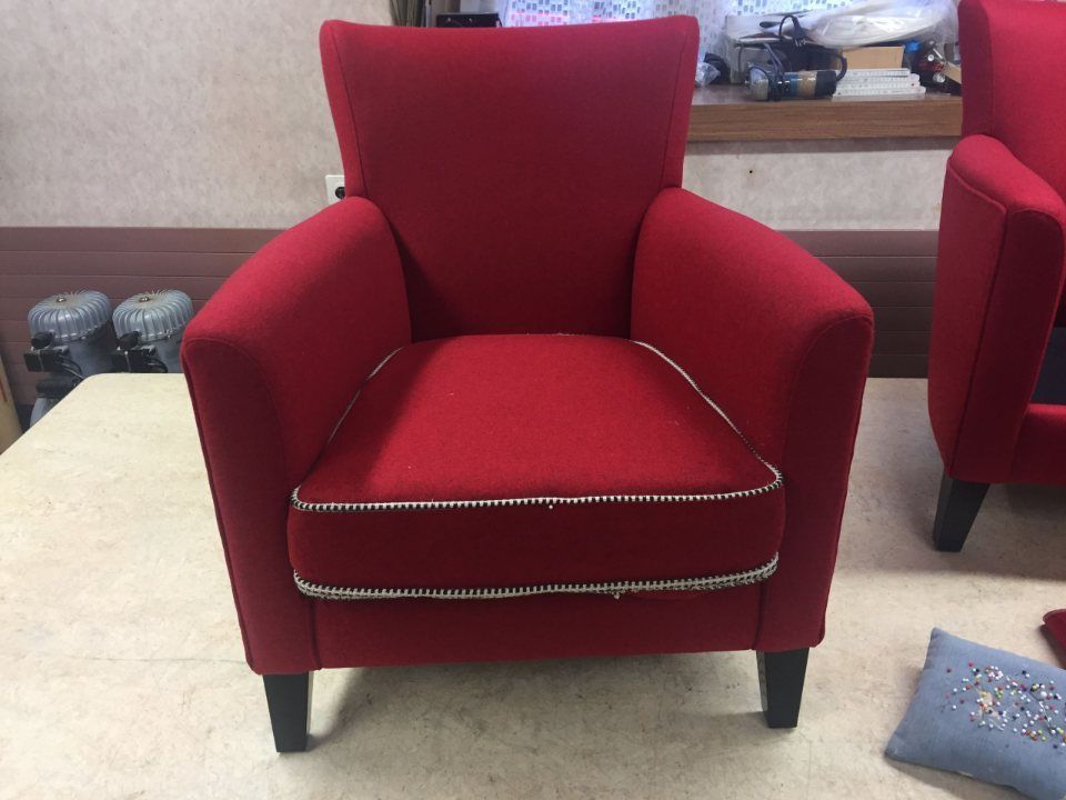 roter Sessel von Rolf Camichel