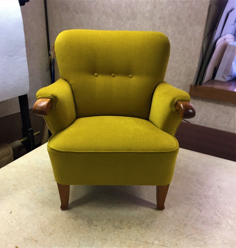 gelber Sessel von Rolf Camichel