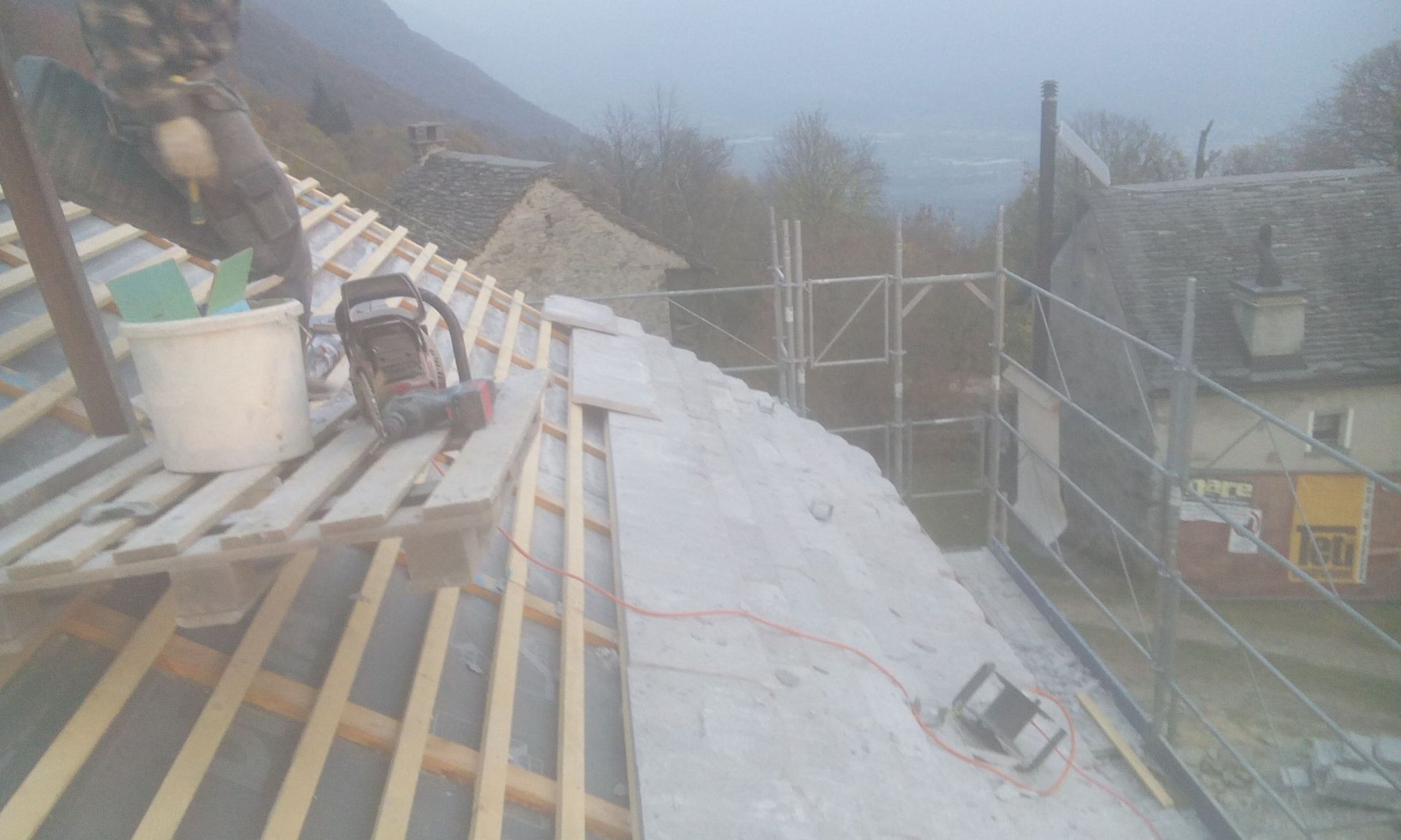 tetto in rifacimento