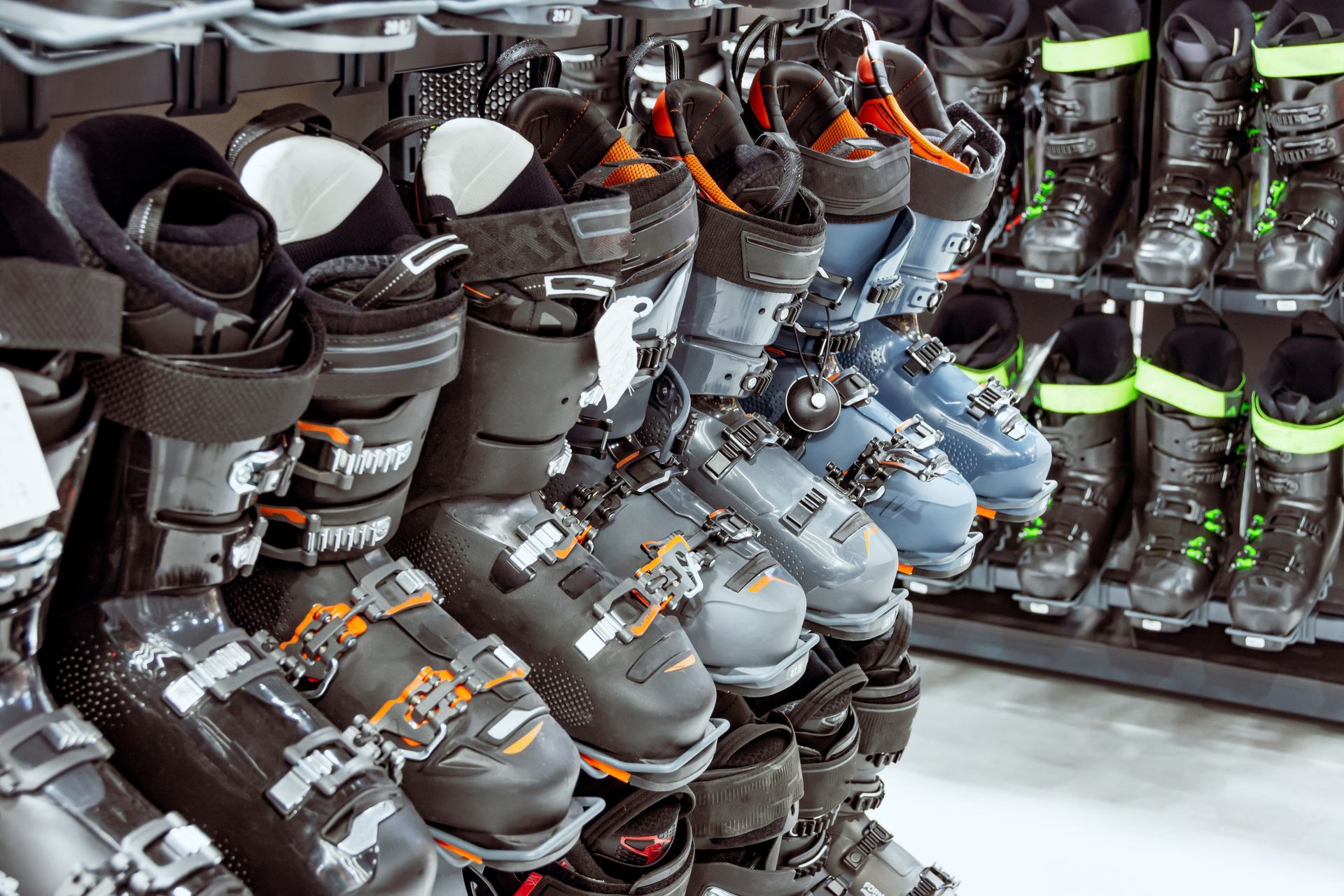 Différents modèles de chaussures de ski