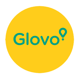 Logotipo de Glovo: texto verde azulado sobre un círculo amarillo; un pin de ubicación reemplaza la 