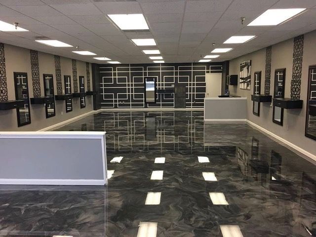 Résine époxy au sol d'un nouveau magasin