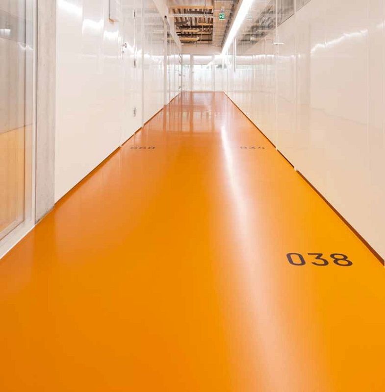 Sol en résine polyuréthane jaune-moutarde