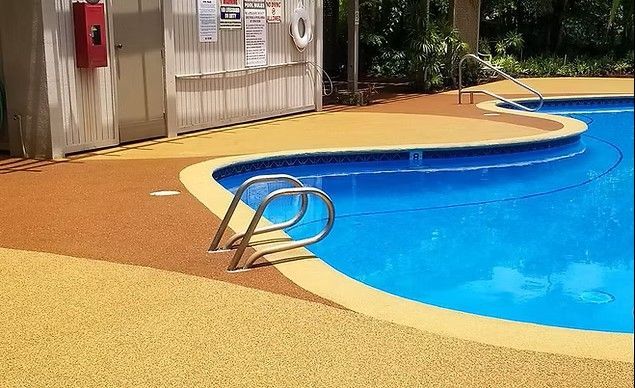 Bord de piscine au sol en EPMD