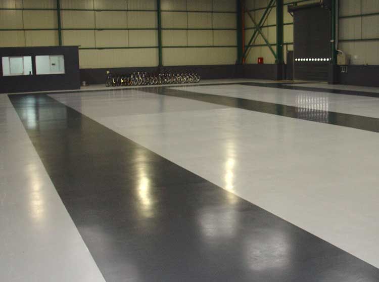 Terrain de basket d'intérieur