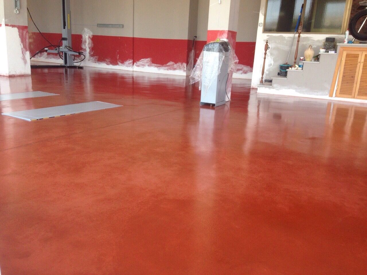 Béton ciré d'un grand hangar