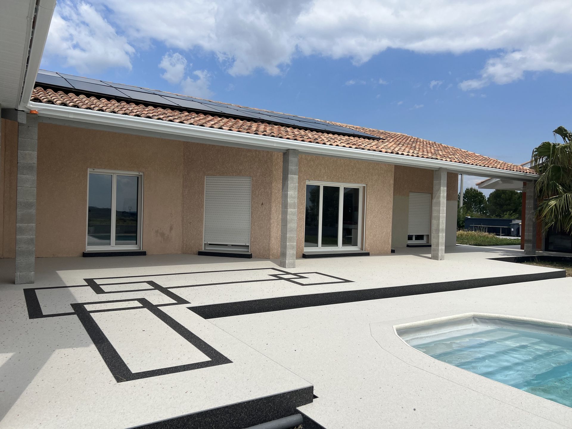 Bord de bâtiment en résine