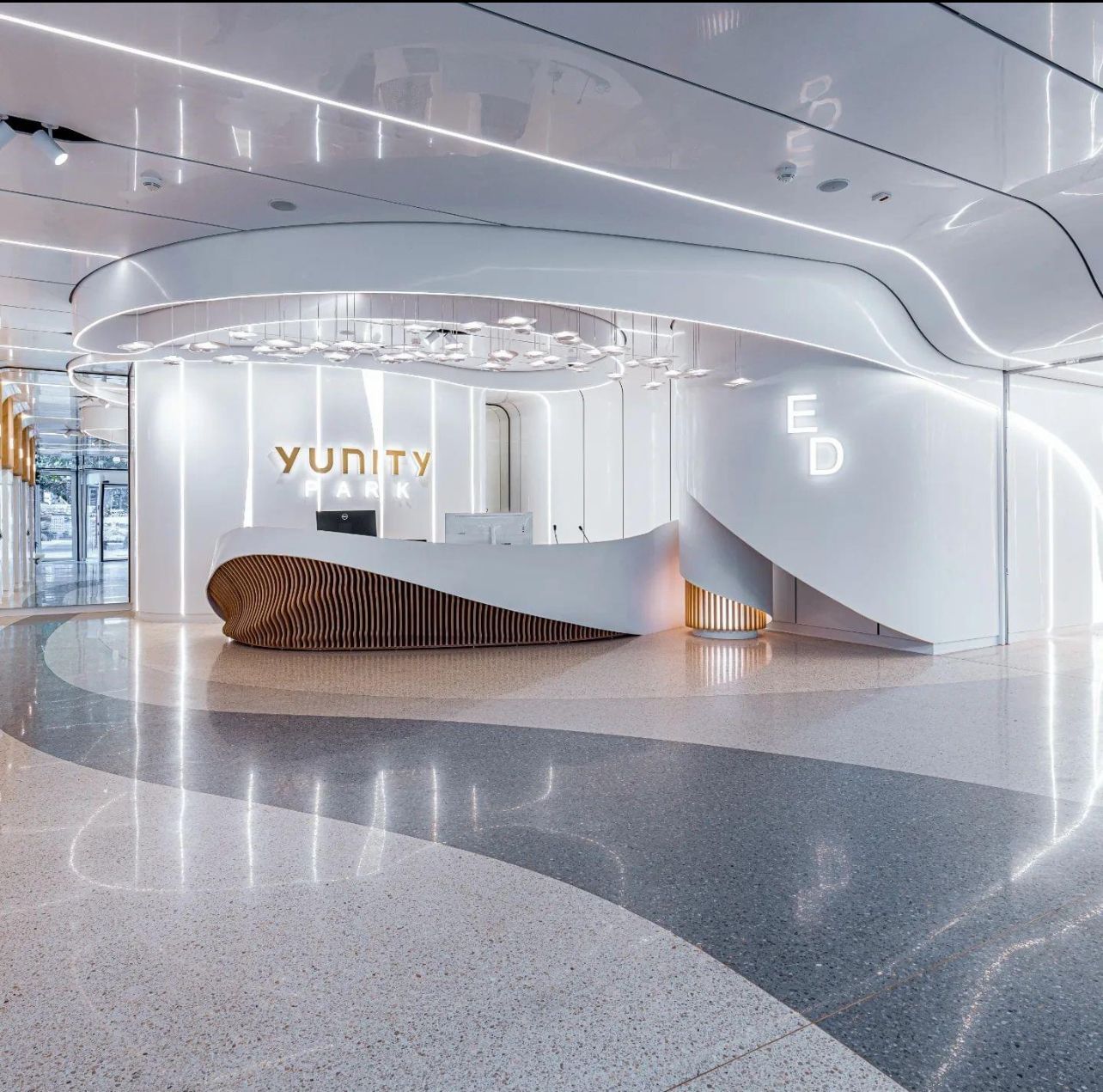 Escalier d'intérieur blanc