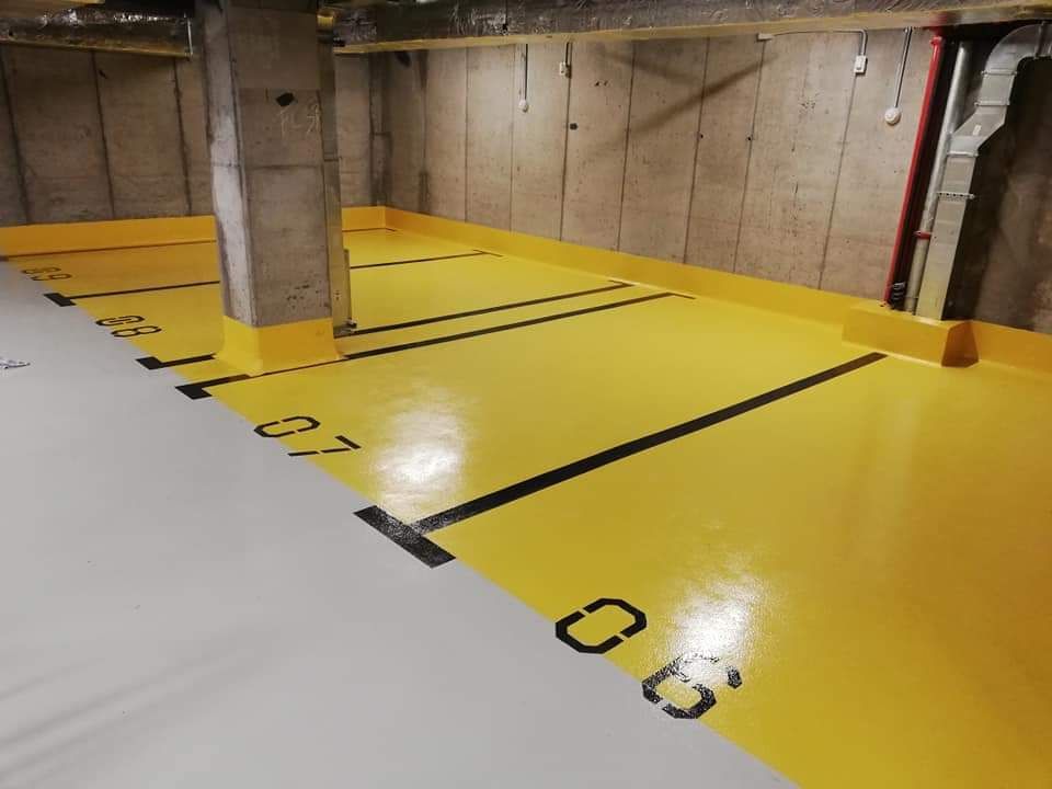 Cantine avec du sol en résine