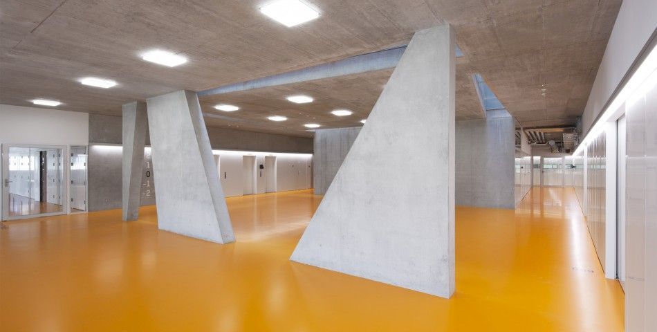 Un sol en quartz coloré bleu