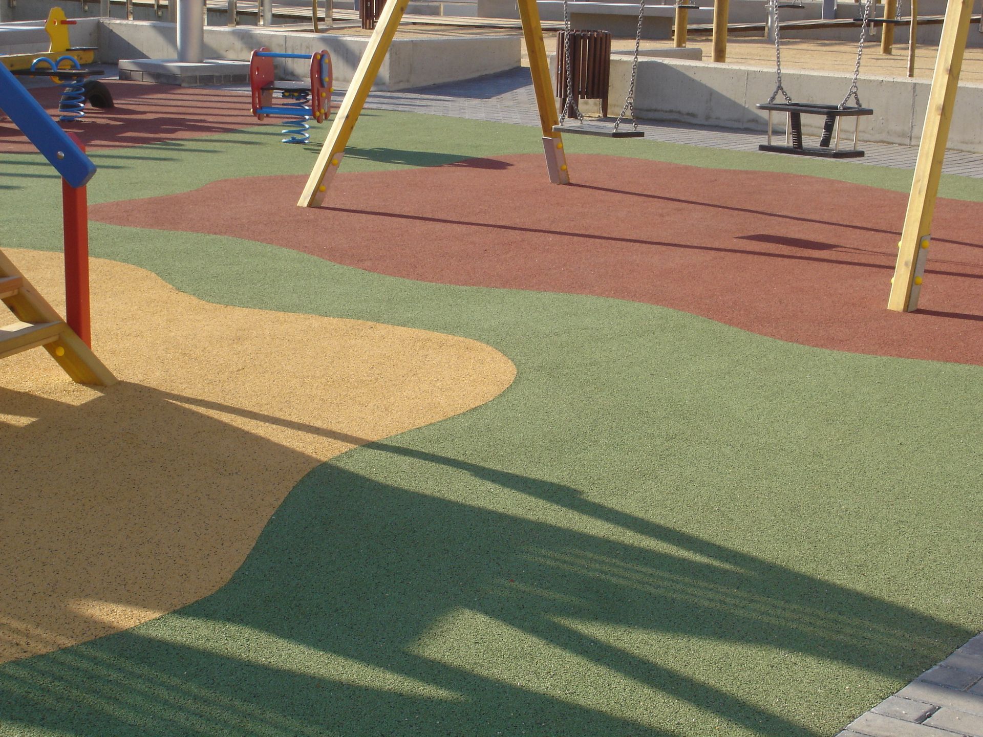 Du sol en EPMD sur une aire de jeu pour enfant 4