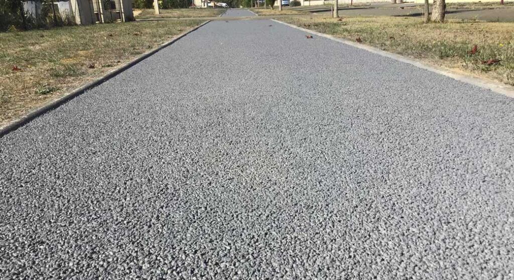 Allée de parc en béton drainant