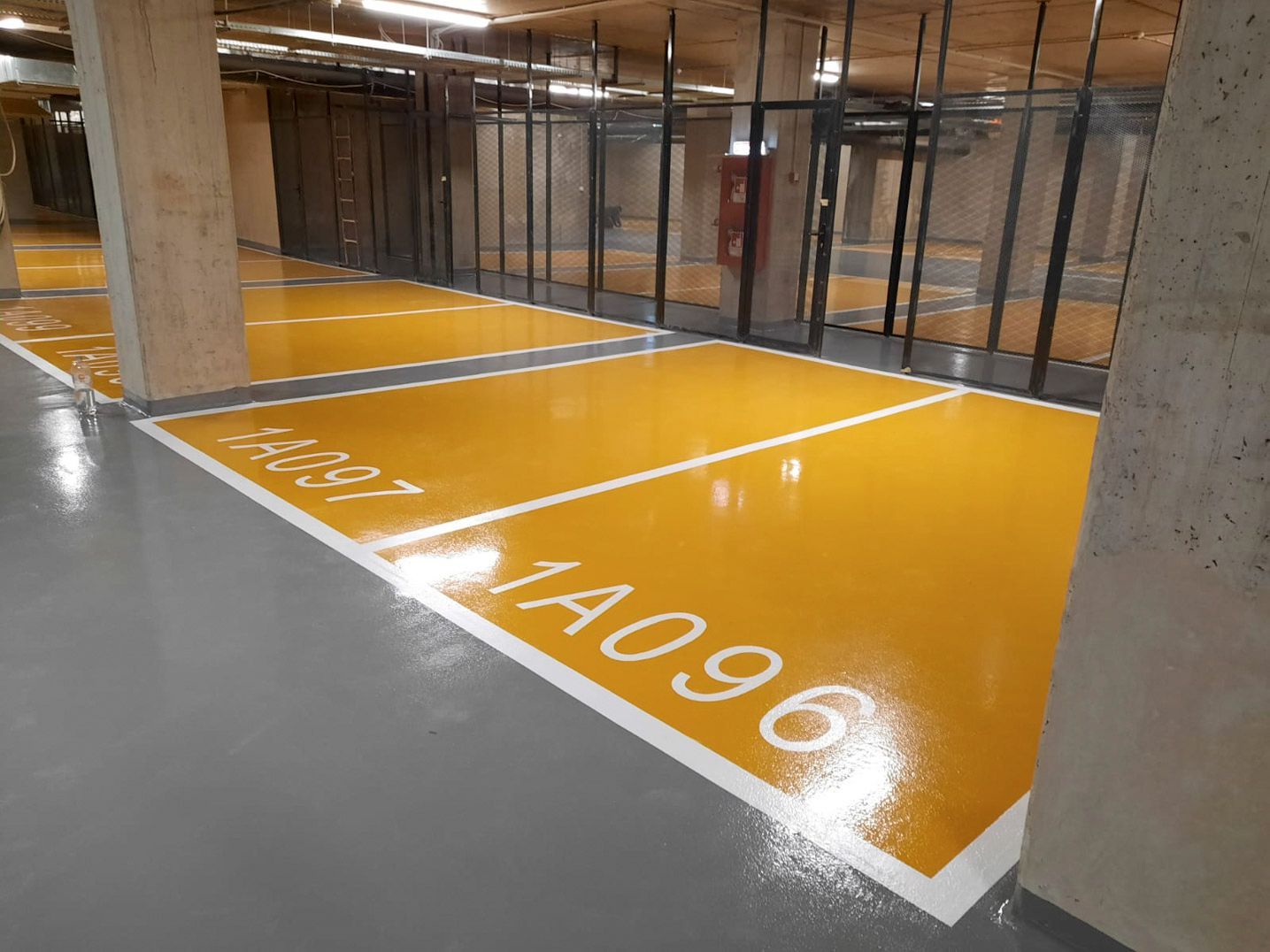 Résine époxy dans un entrepôt