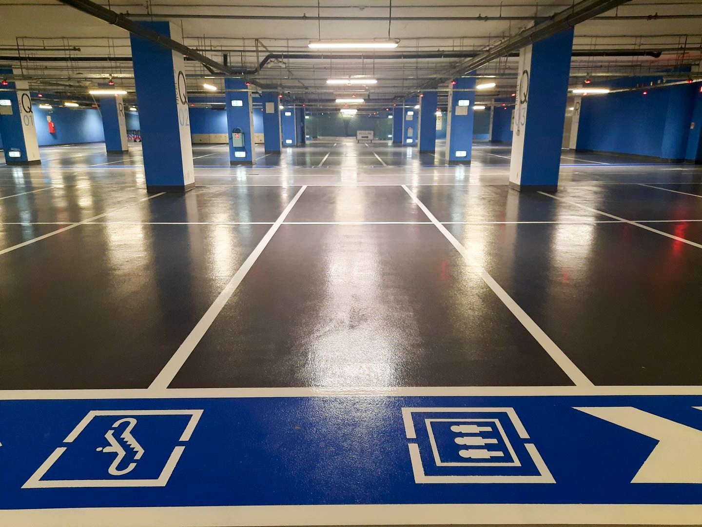 Parking rénové en résine époxy