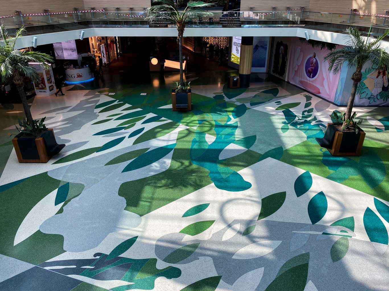 Terrazzo d'un bar vert et blanc