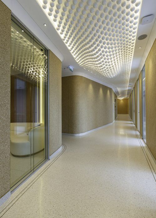 Espace extérieur avec gazon et banc