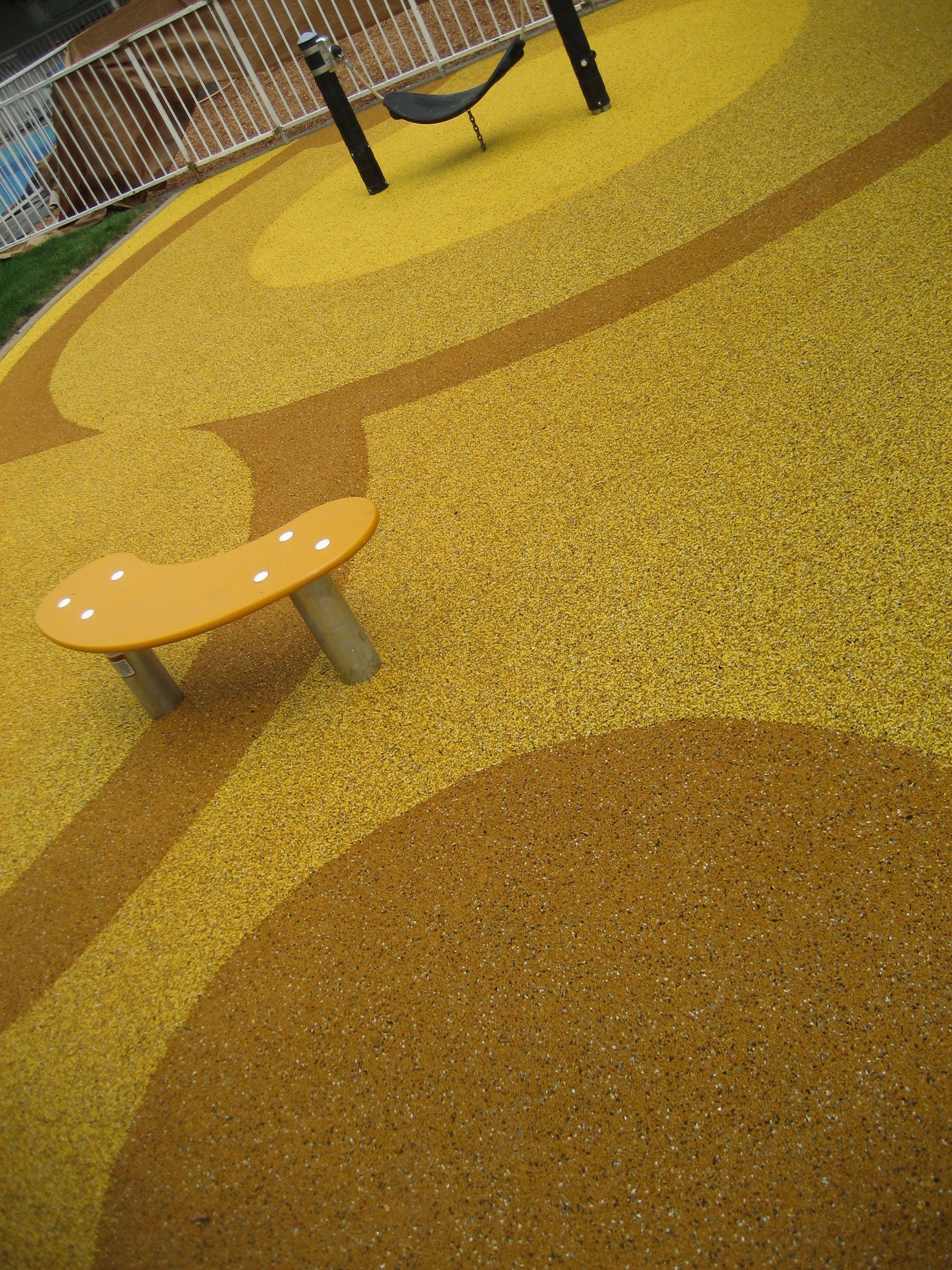 Du sol en EPMD sur une aire de jeu pour enfant 3