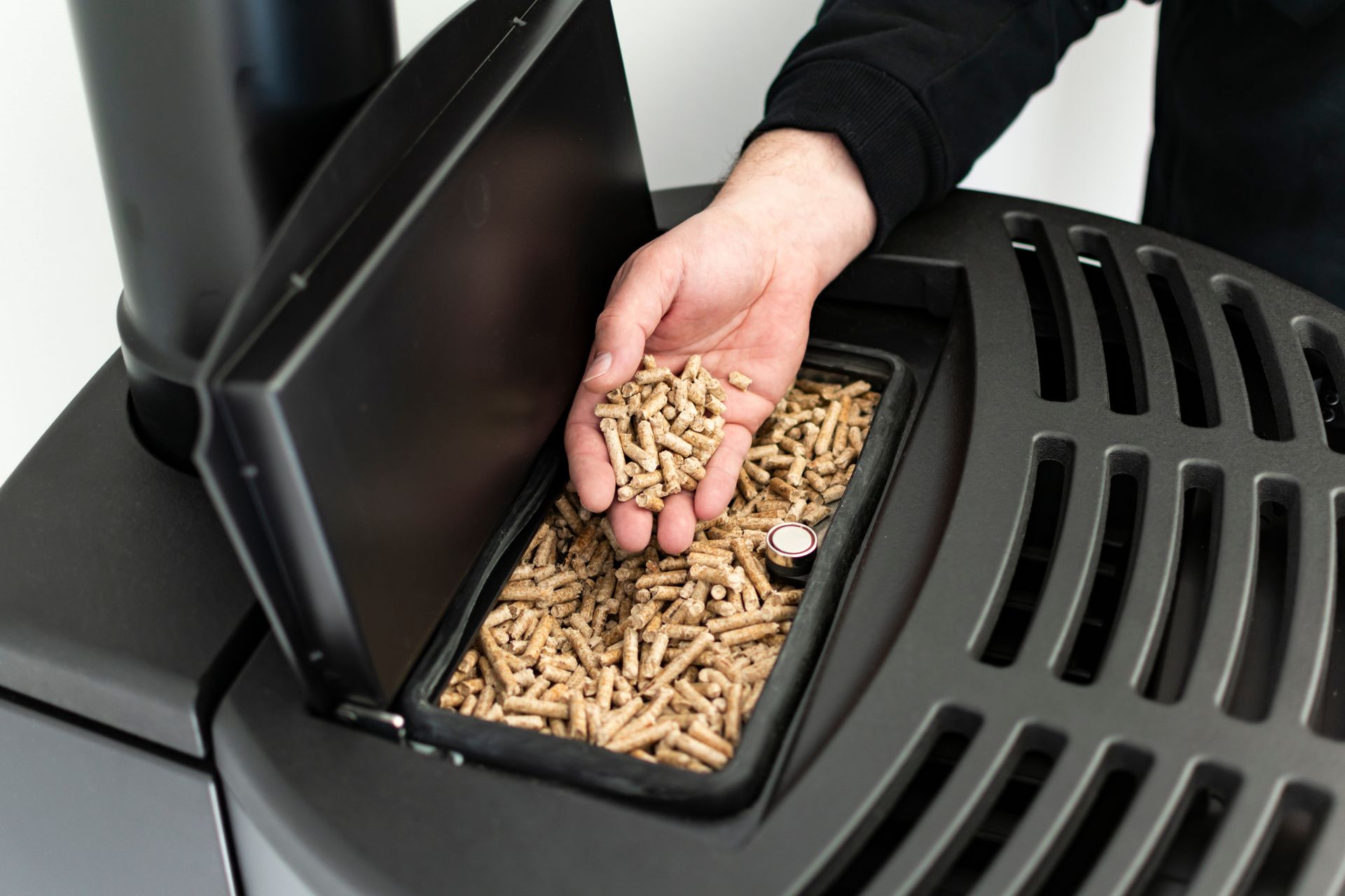 Des pellets dans un poêle