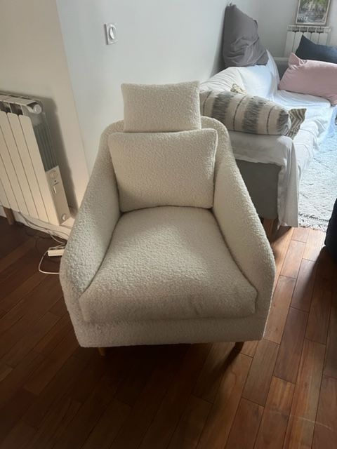 Chaise en tissu blanc cassé