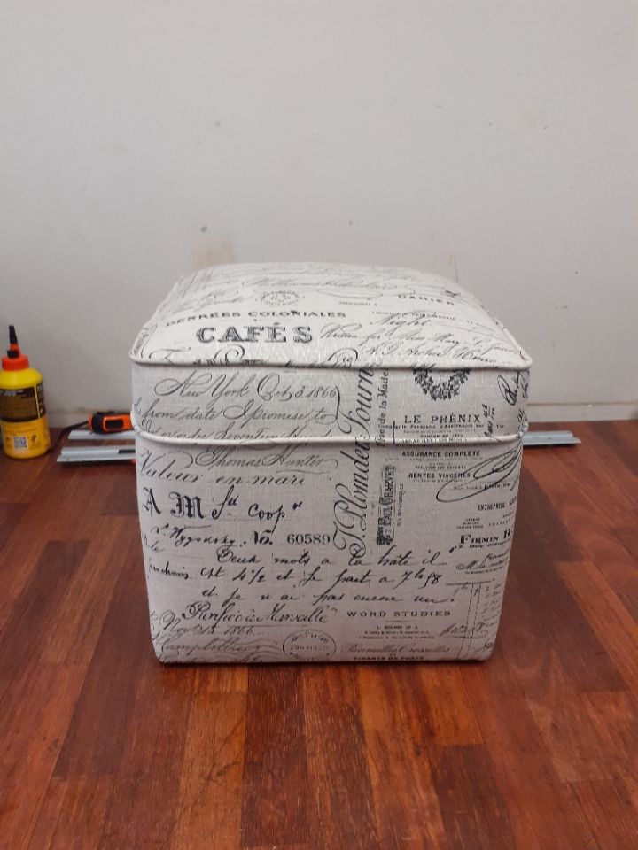 Petit tabouret blanc