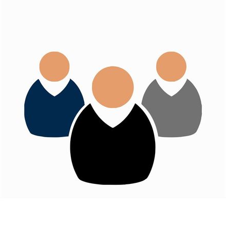 Tres iconos de personas en azul marino, negro y gris con cabezas color melocotón sobre un fondo blanco.