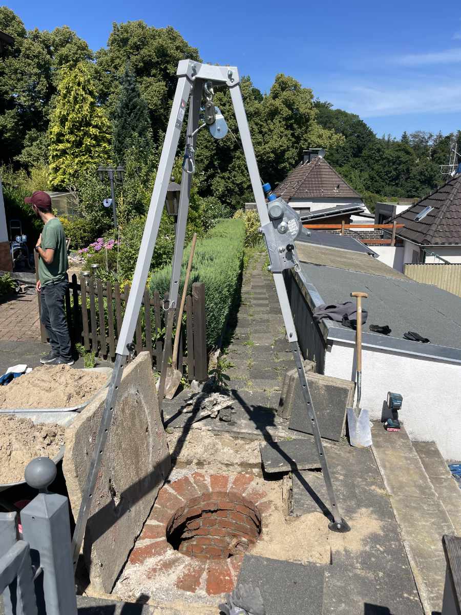 Sanierung Kanal mit Flaschenzug